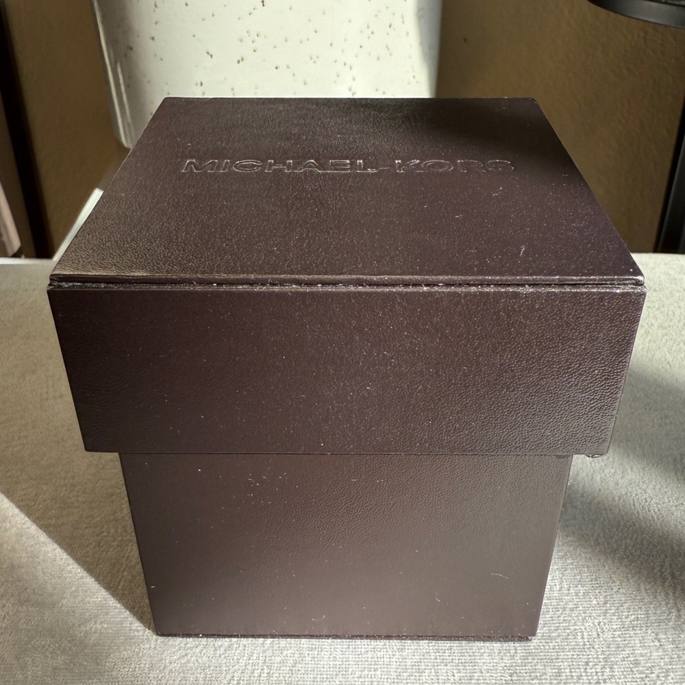 Michael Kors Brown Watch Box - Picture 3 of 16